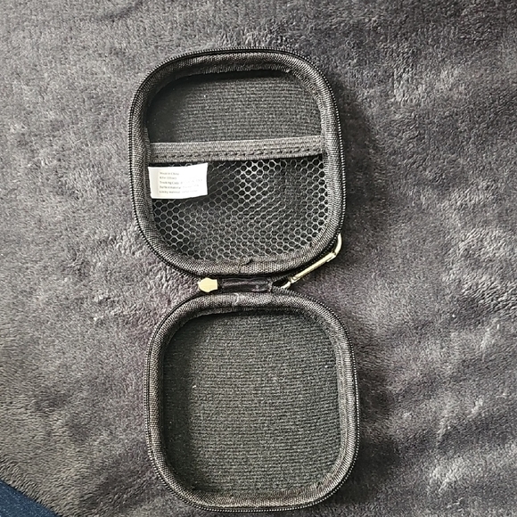 Tech Leopard Print Earbud Case with Gold Clip - Picture 4 of 4